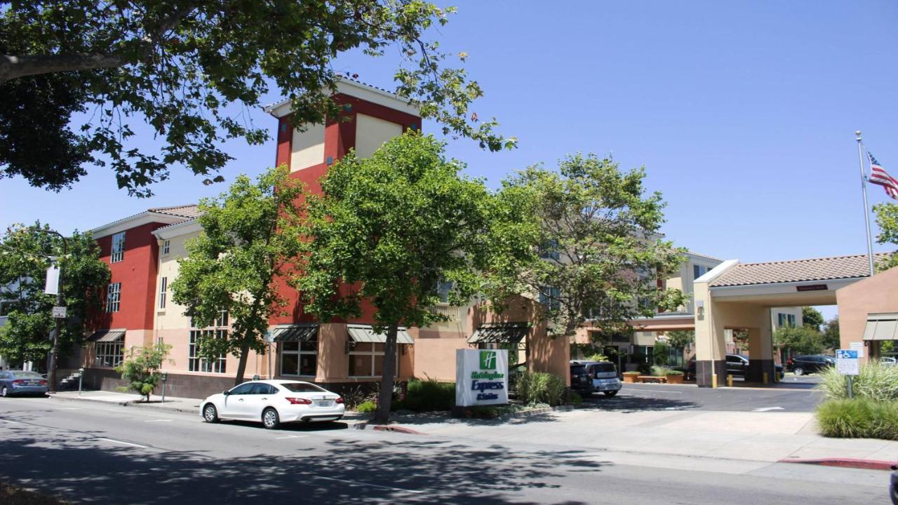 Express By Ihg Hotel