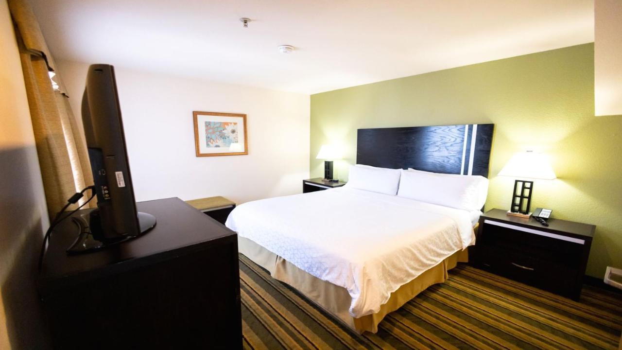 Express By Ihg Hotel 3*
