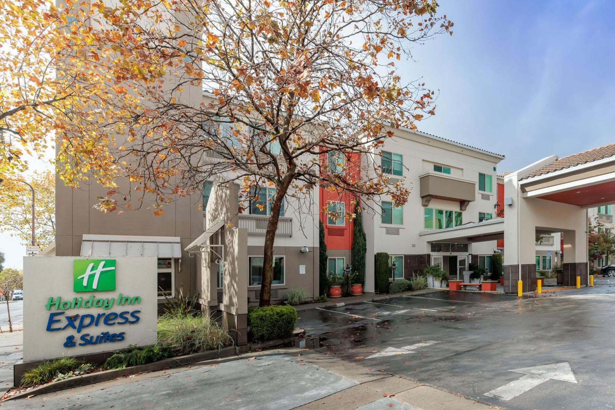 Express By Ihg Hotel 3*